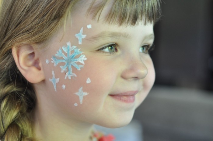 Snowflake Face Paint (For your little Elsa)