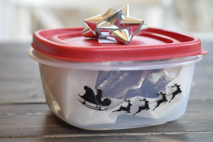 Adding Festive Flair to Rubbermaid Containers-6