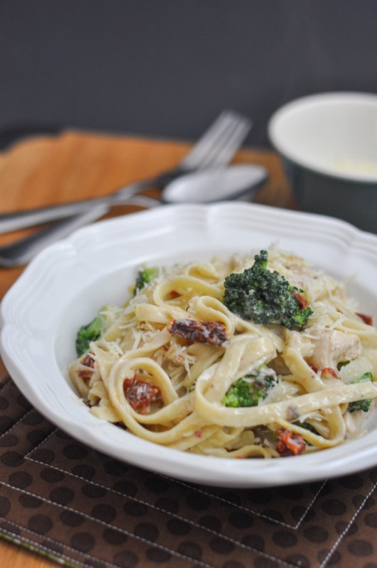 Chicken Alfredo with Sun Dried Tomatoes and Broccoli