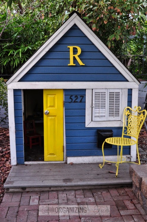 Playhouse in yellow and blue
