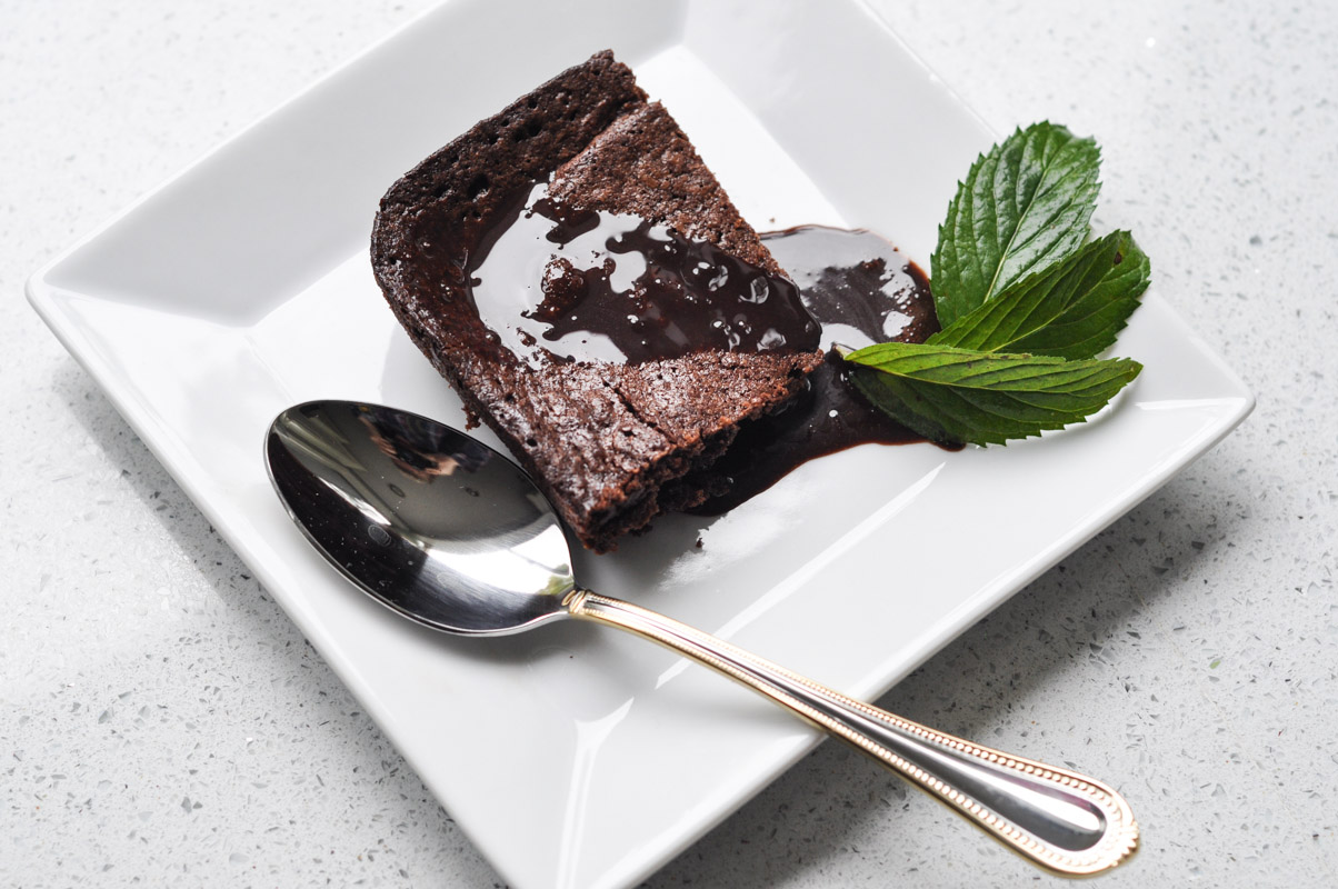 chocolate-brownies-with-curried-chocolate-sauce-1