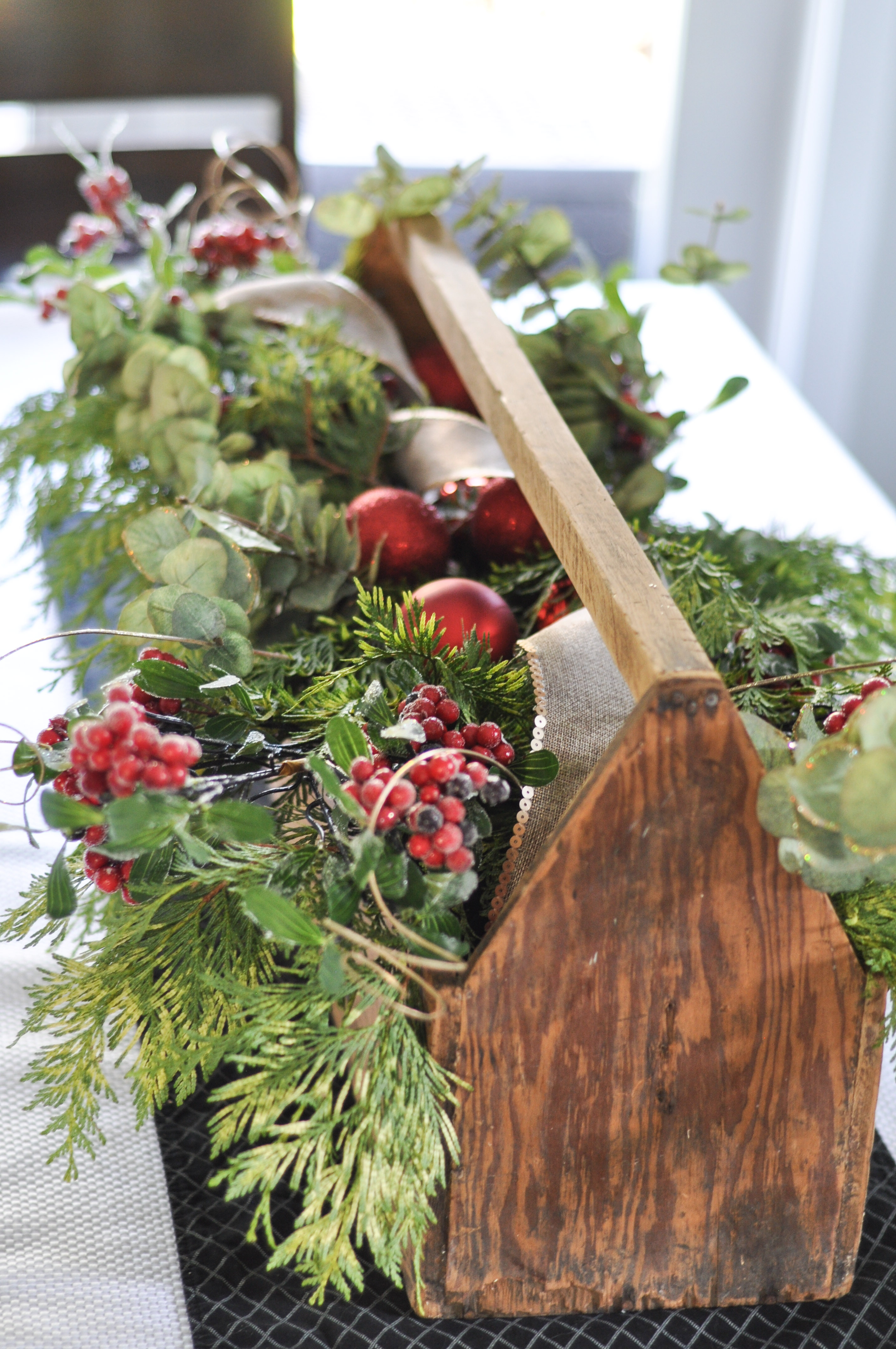 toolbox-christmas-centerpiece-1