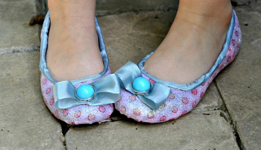 DIY Glitter Shoes – For The Little Girl Who Loves To Sparkle