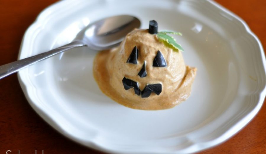 Pumpkin Pie Ice Cream (with a Jack-O-Lantern smile!) & #myfavoritebloggers return!