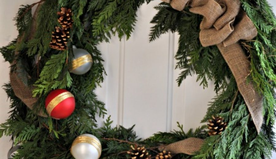 DIY Rustic Cedar Wreath (and the 2013 Canadian Wreath Hop!)