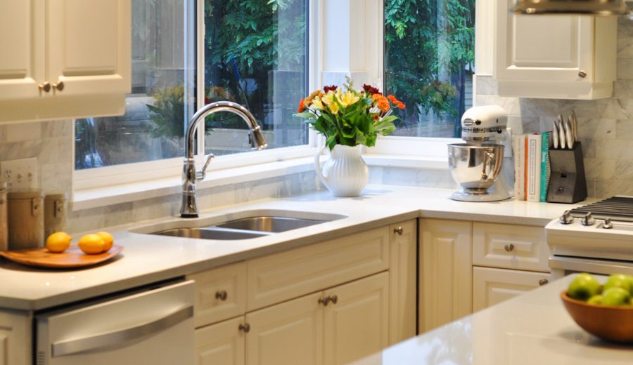 The Kitchen Project: Sink Bling With The Delta Touch 20 Faucet