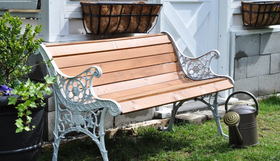 Restoring A Park Bench (aka saving it from the garbage heap!)