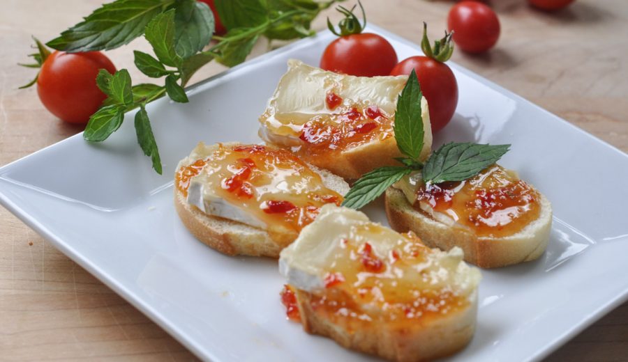 Sweet and Spicy Baked Brie Bites
