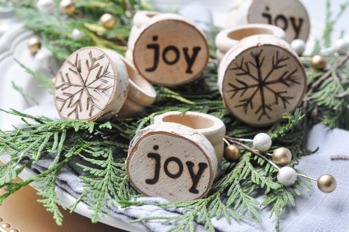 DIY Wood Slice Ornaments: make your own using napkins!